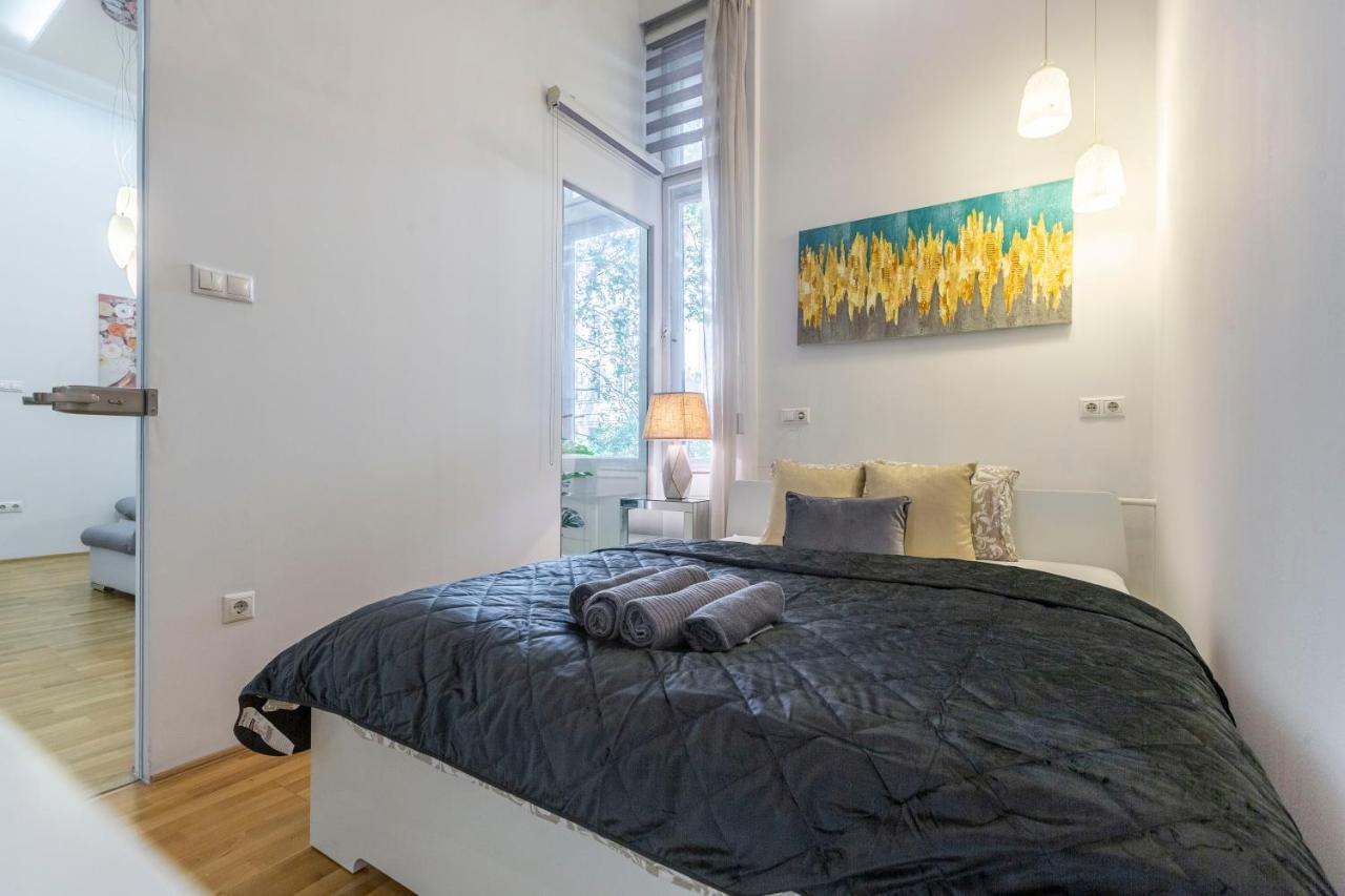 Luxurious & Spacious Downtown Residence In Liszt Ferenc Square Budapest Exterior foto